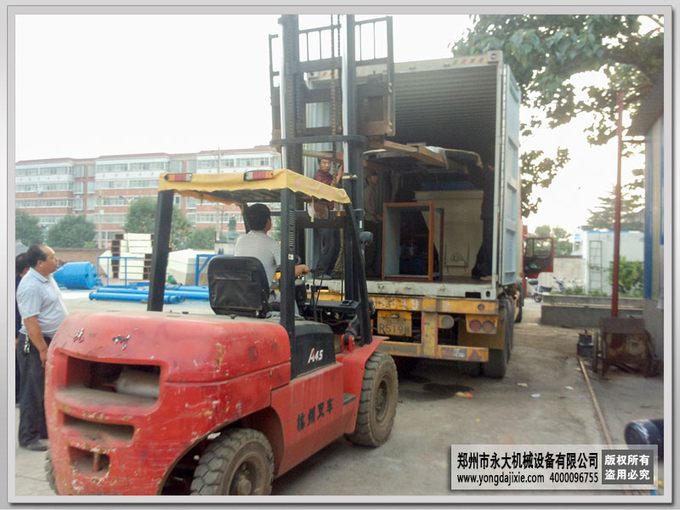 出口馬來(lái)西亞干粉砂漿成套設(shè)備裝車(chē)發(fā)貨