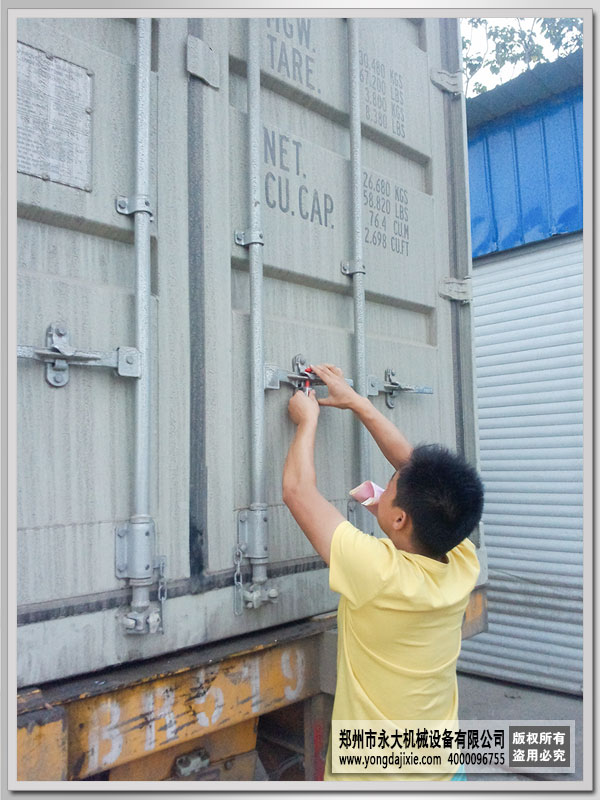 出口馬來(lái)西亞干粉砂漿成套設(shè)備裝車(chē)發(fā)貨